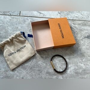 LV Confidential bracelet